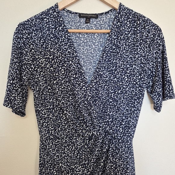 Banana Republic Navy Print Faux Wrap Dress – Size XS - Picture 4 of 9